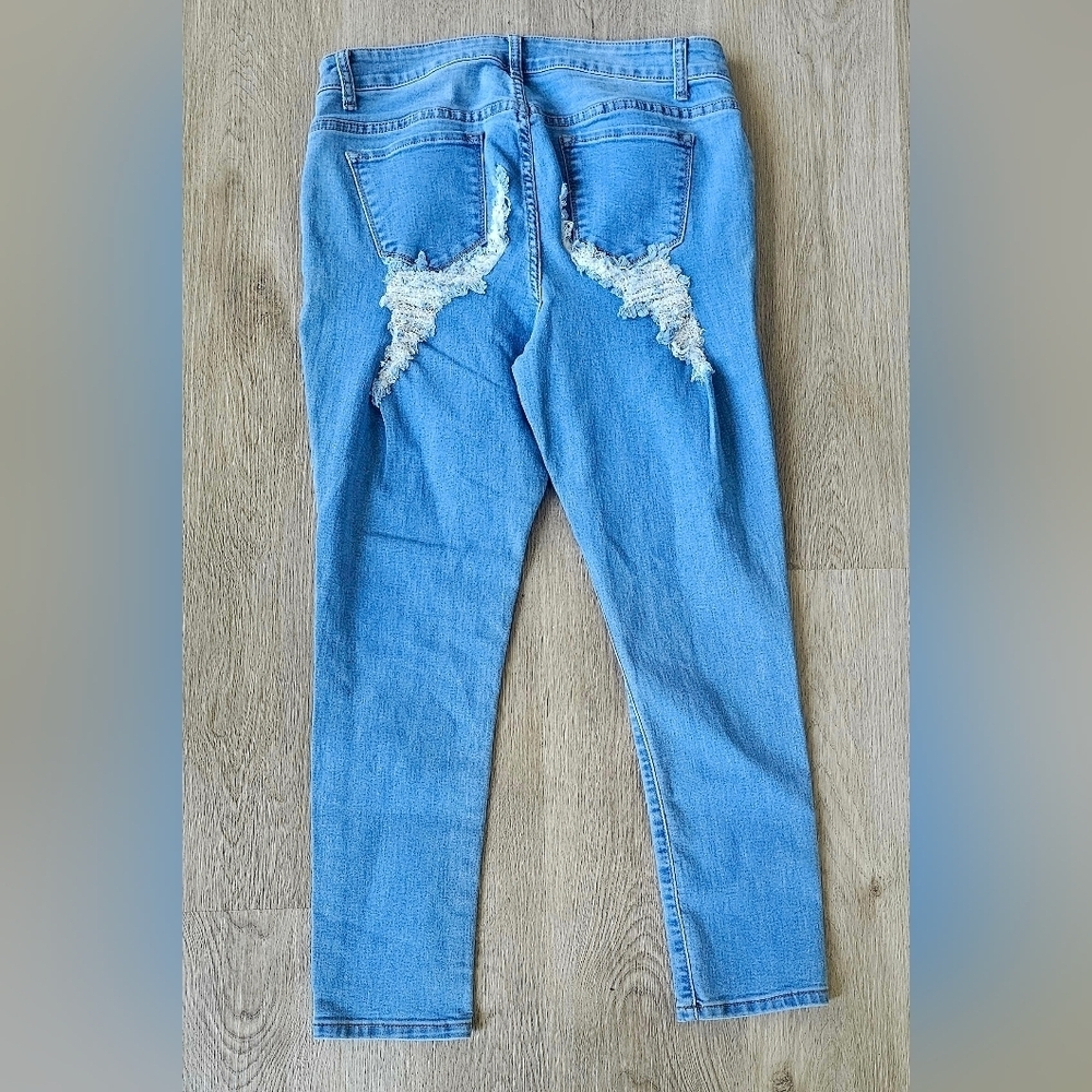 13/14 Fashion Nova Light Wash Skinny Jeans